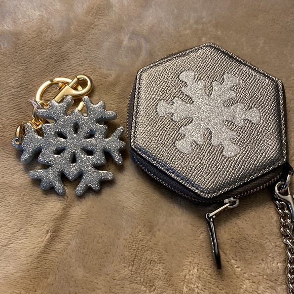 NWT! Coach Snowflake glitter zip coin case and matching hanging accessory - Picture 7 of 9